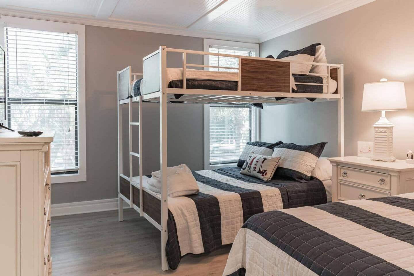 Forest Beach Condo Walk To Coligny, Pool, Tennis 힐튼 헤드 아일랜드 외부 사진